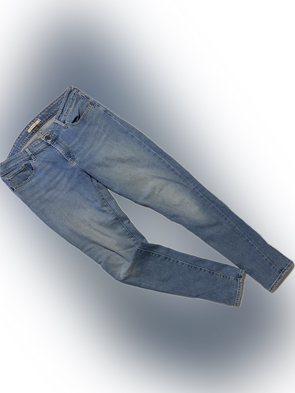 711 Levi’s Women's Medium Blue Skinny Jeans